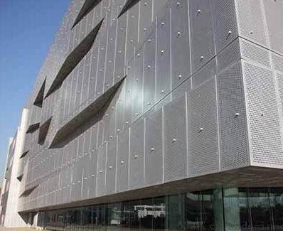 现拥有多支专业的铝板幕墙设计,施工团队,可快速响应玻璃幕墙工程施工